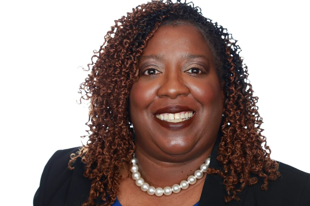 Loretta Rivers - Headshot - Loretta RW